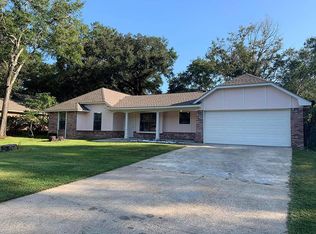 3112 Breezy Hill Ln, Ocean Springs, MS 39564