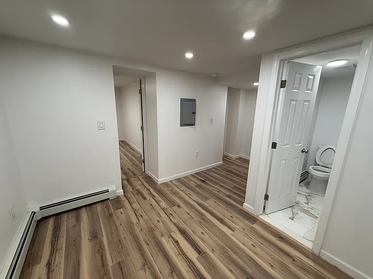 128 Campbell Ave #BASEMENT — Photo 6