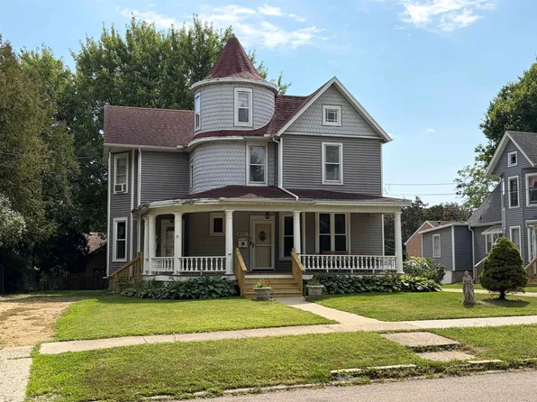 843 W Lincoln Blvd, Freeport, IL 61032
