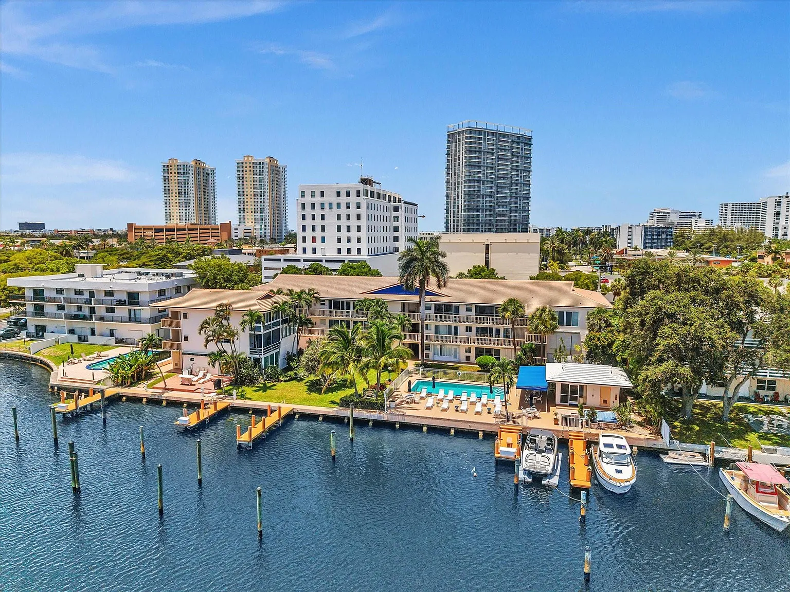 1 bed, 1.0 bath, 855 sqft, $2,000 — Photo 1