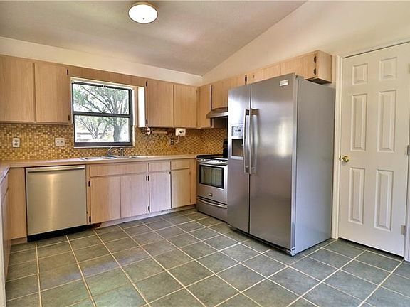 5th image of 2408 Buckhorn Manor Dr