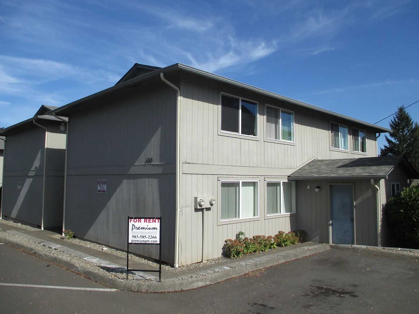 Cozy One Bedroom Apartment in the Heart of South Salem — Photo 1