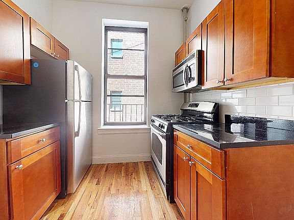 3rd image of 1258 Lexington Ave #4