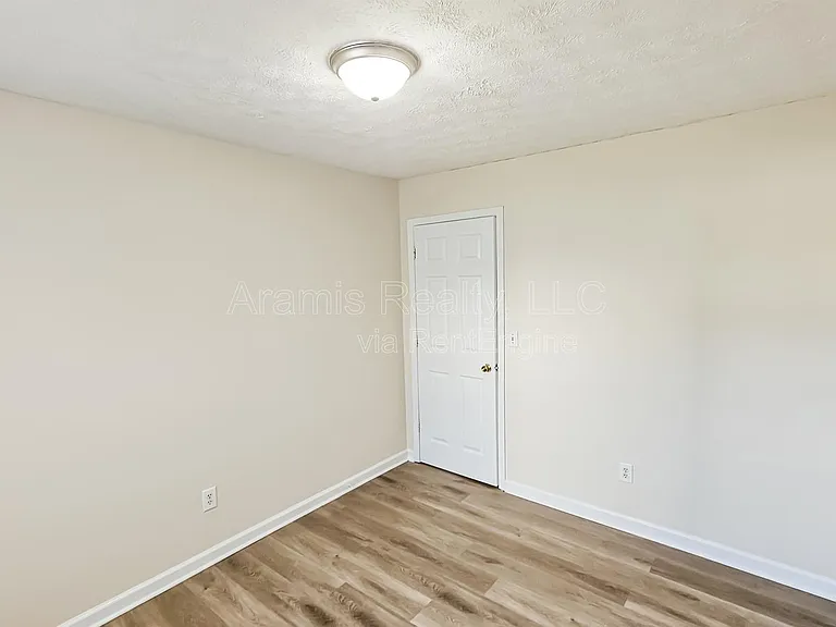 263 Marsh Glen Dr — Photo 6