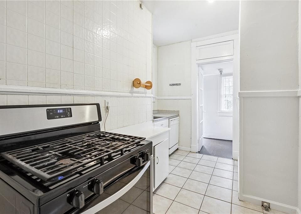 1st image of 2117 Broadway St #B