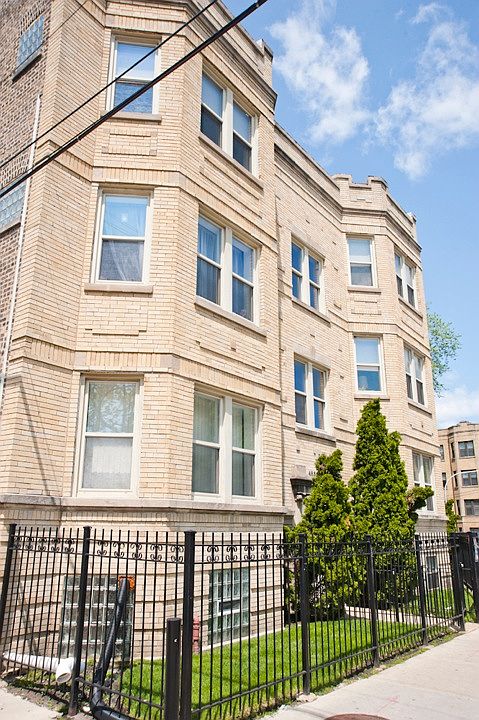 1st image of 4852 N Sacramento Ave APT G