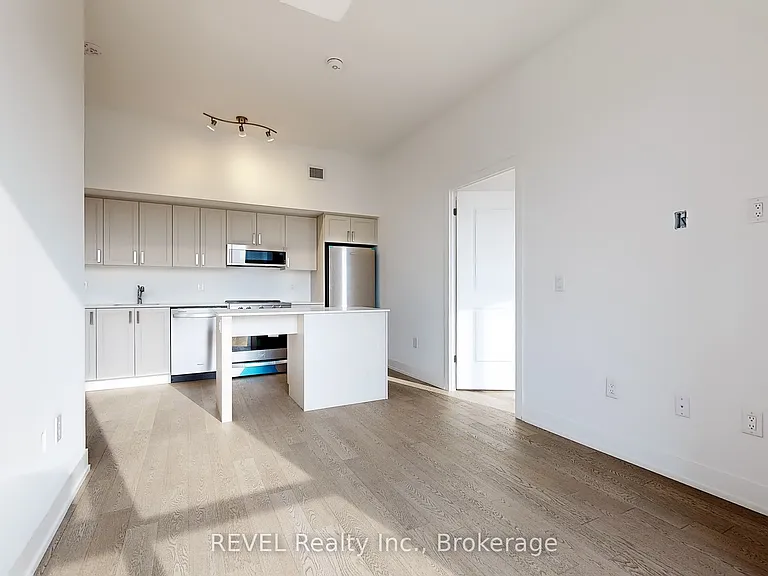 1063 Douglas McCurdy Cmn #602 — Photo 5