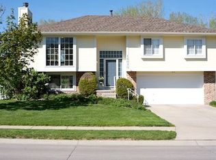 16030 Rolling Ridge Rd, Omaha, NE 68135