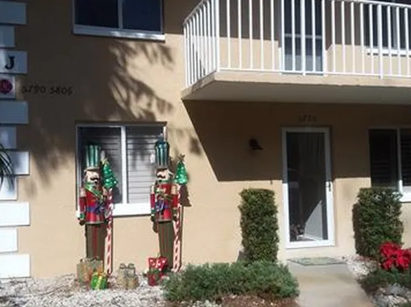 5800 Woodmere Lake Cir, Naples, FL 34112