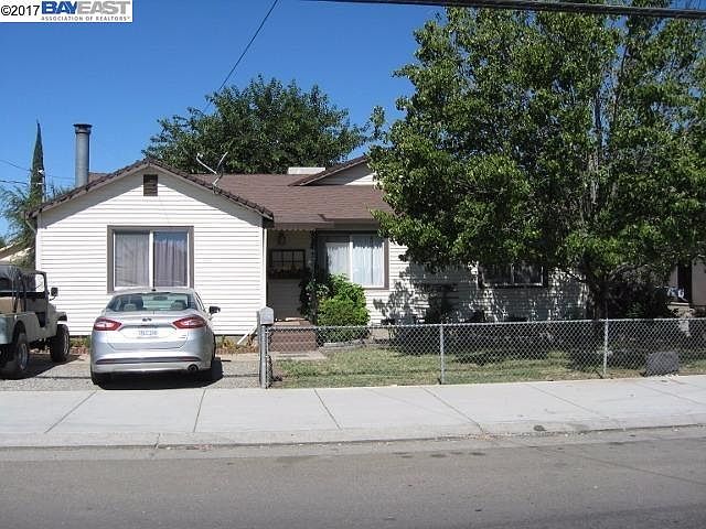1st image of 2561 Holly Dr