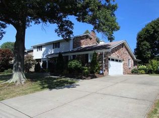 450 Herbst Manor Rd, Coraopolis, PA 15108