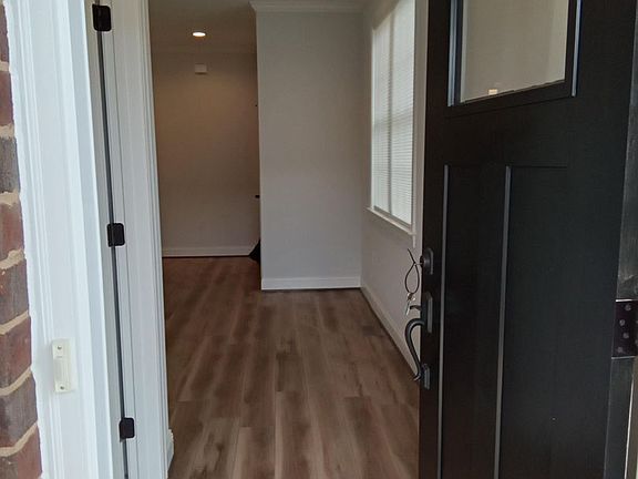 4th image of 110 Villa Oak Cir