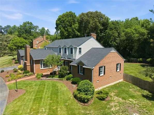 1300 Robin Hood Rd, High Point, NC 27262