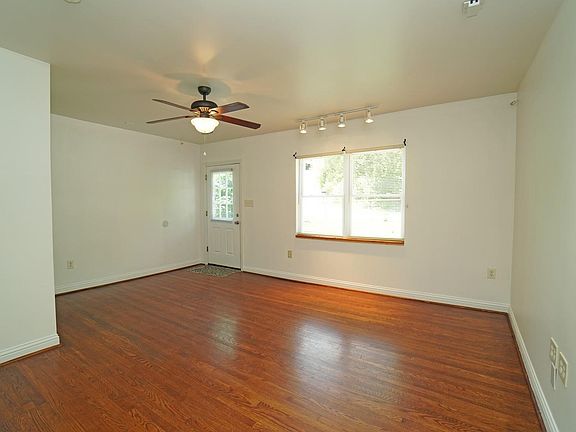 5th image of 3693 Hillside Ave