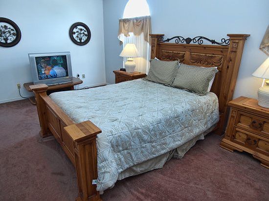 IR5P1649OHT-Queen-Master-Bedroom
