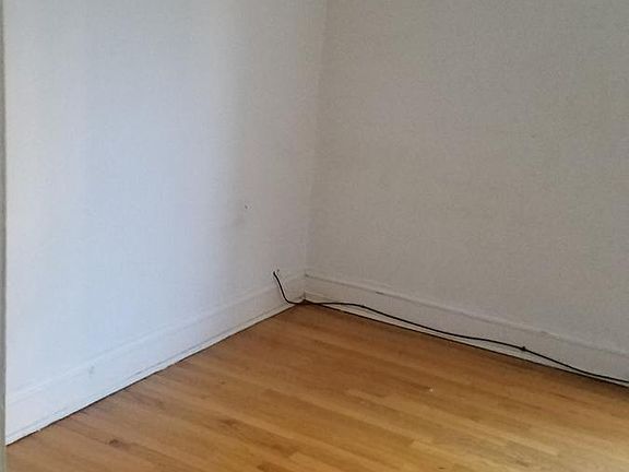 4th image of 5215 N Sawyer Ave #1