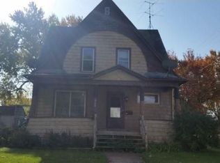 520 Sherry St #B, Neenah, WI 54956