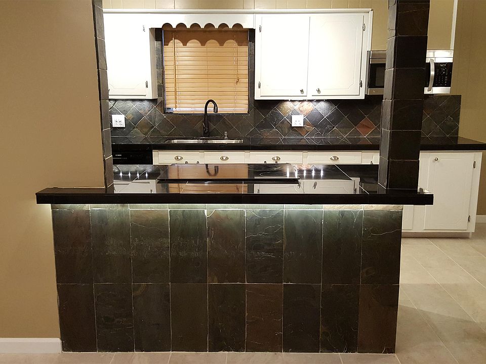 Living room/kitchen