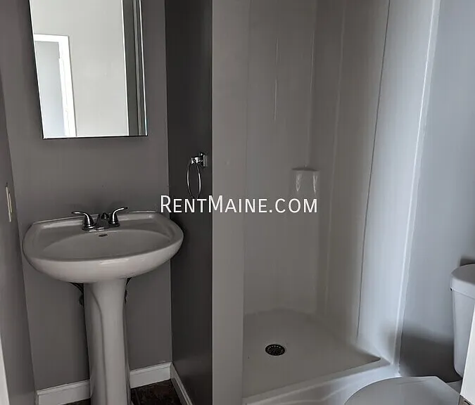 380 Hammond St #4 — Photo 2