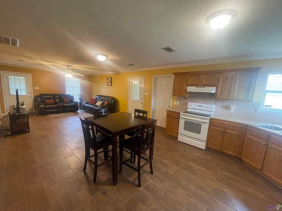 4th image of 2510 N Amelia Ave