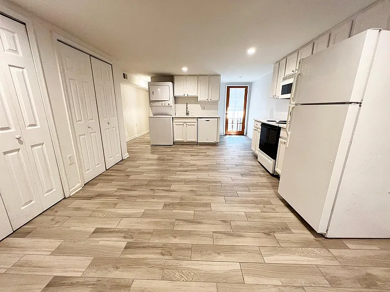 1124 Girard St NW #B — Photo 10