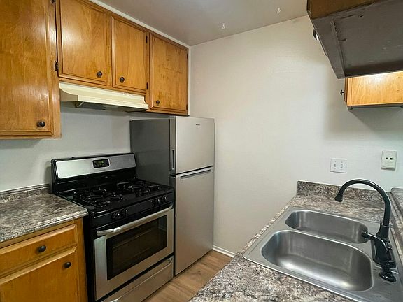 3rd image of 741 N Lincoln St APT 12