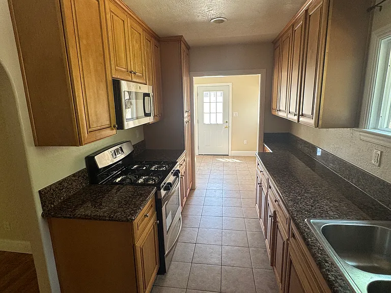 1615 Bellford Ave — Photo 12