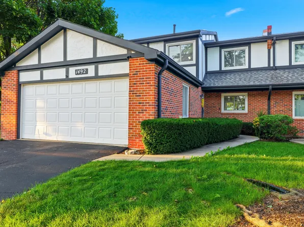 1492 Circle Ct, Elk Grove Village, IL 60007