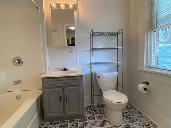 4th image of 301 Elliott Ave APT 2