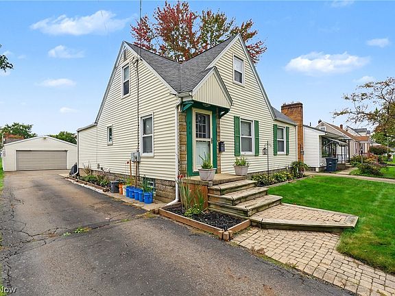 2nd image of 644 Meadowbrook Ave SE