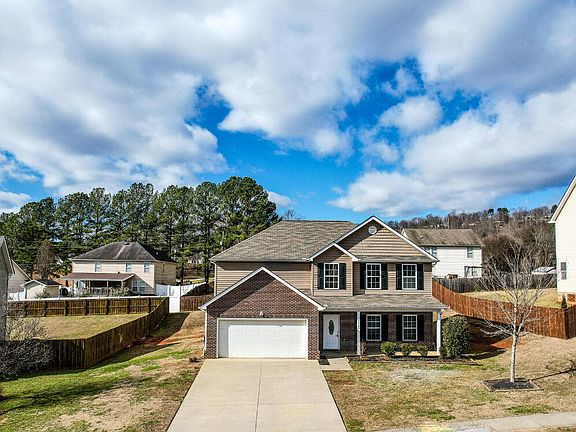 2nd image of 2020 Falling Leaf Dr