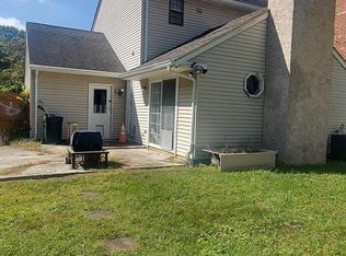 8 Cold Springs Ct, Sicklerville, NJ 08081