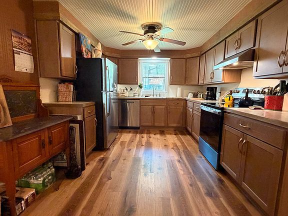 3rd image of 726 W 4th St