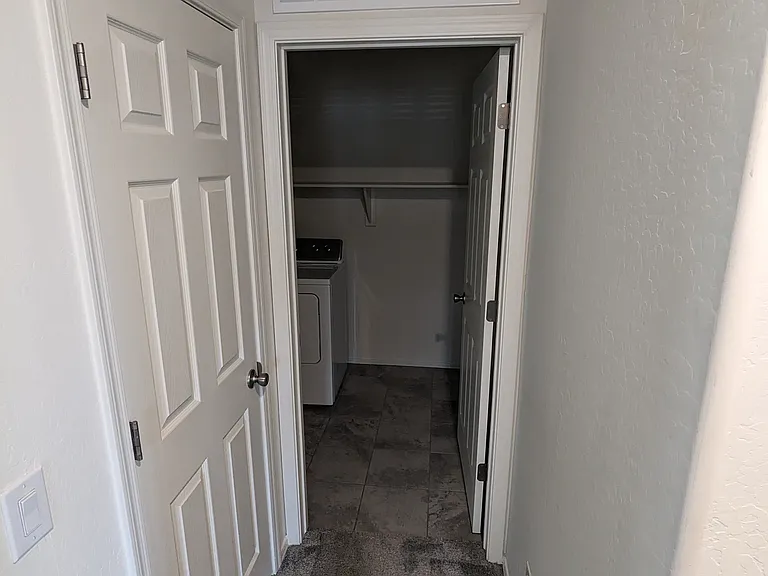 47 E Constitution Dr — Photo 23