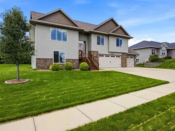 513 Bainberry St, Tiffin, IA 52340