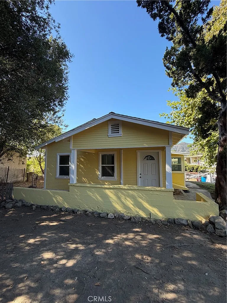2 bed, 1050 sqft, $3,200 — Photo 1
