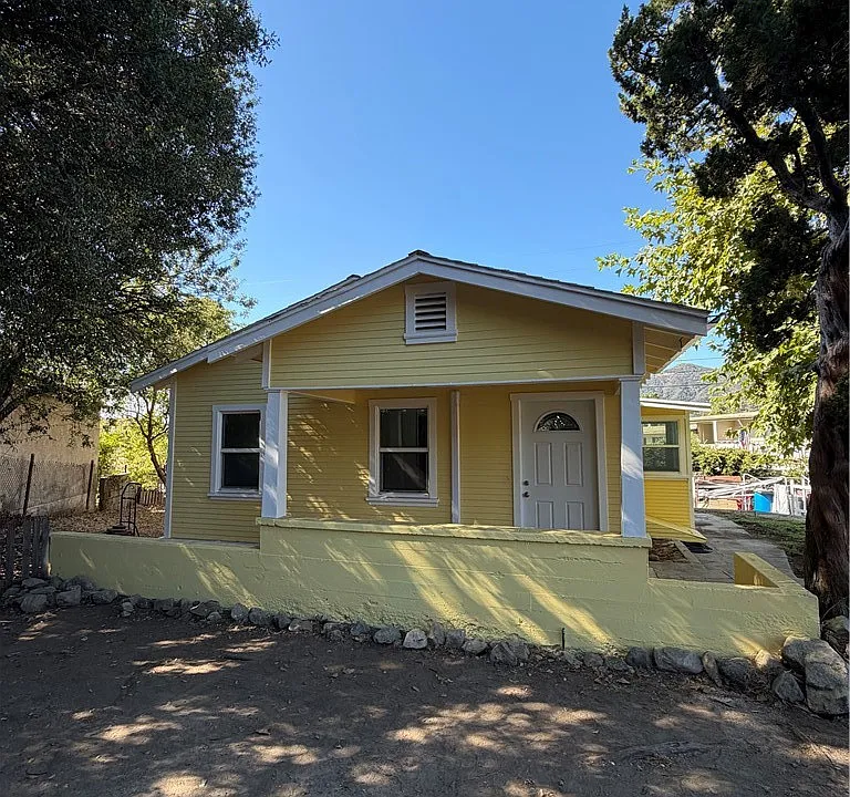 2704 Mayfield Ave
