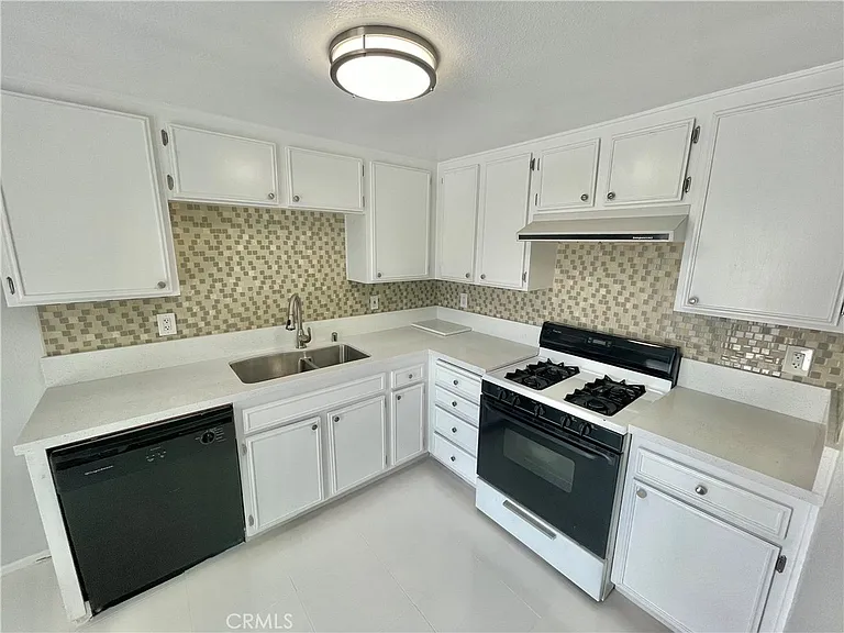 5640 Riverside Dr #110 — Photo 11