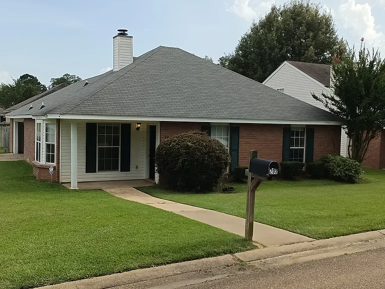 203 Sunchase Dr — Photo 1
