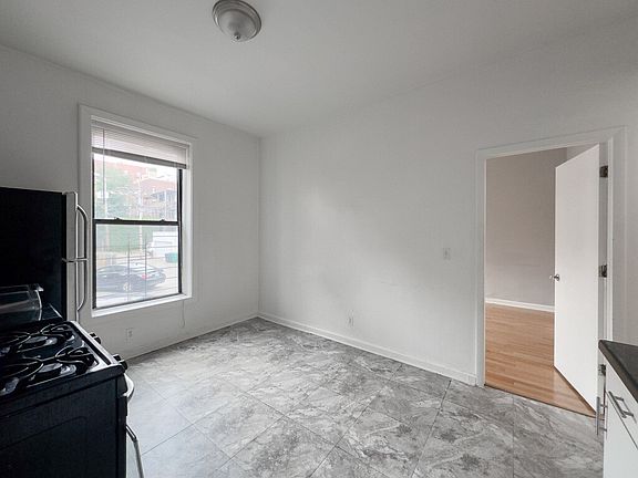 2nd image of 4410 N Hazel St #1A
