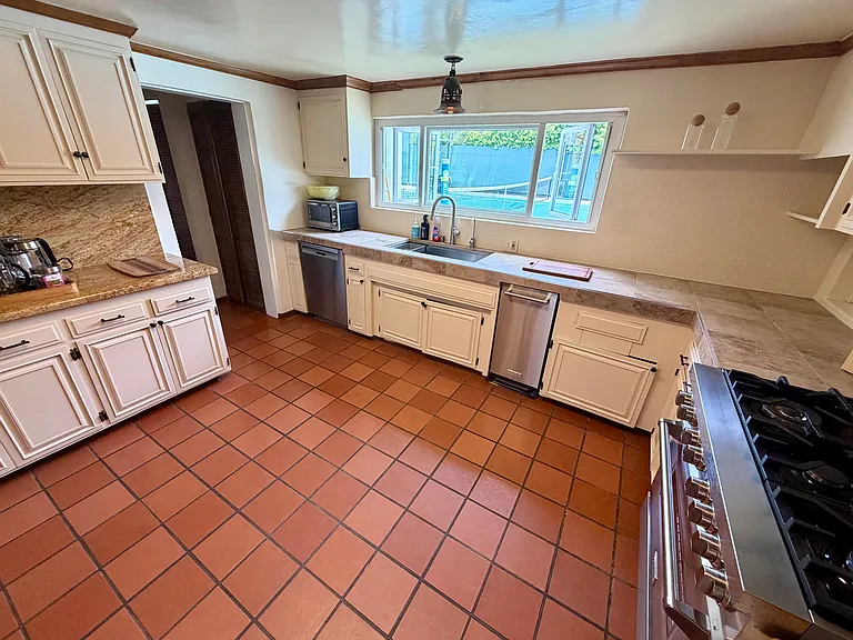 311 Amalfi Dr — Photo 55