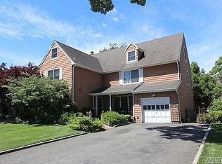 6 Spruce St, Garden City, NY 11530