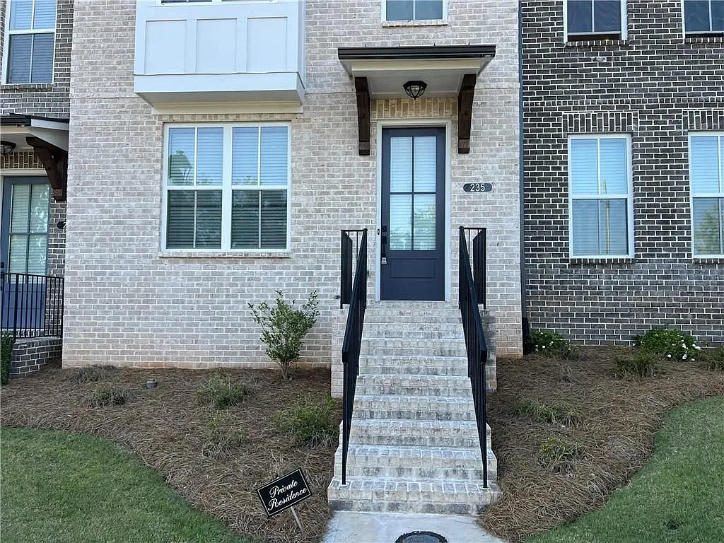 3 bed, 4.0 bath, 2058 sqft, $2,900 — Photo 2