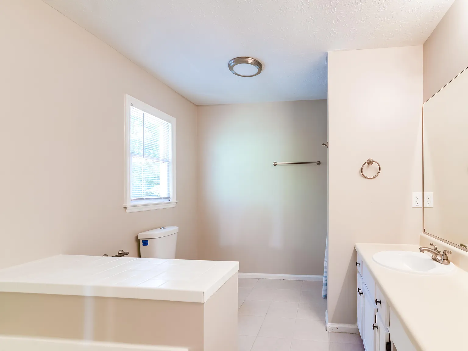4 bed, 3.0 bath, 2979 sqft, $1,079 — Photo 3