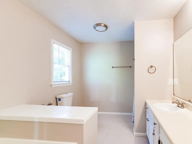 Freestone Dr — Photo 3