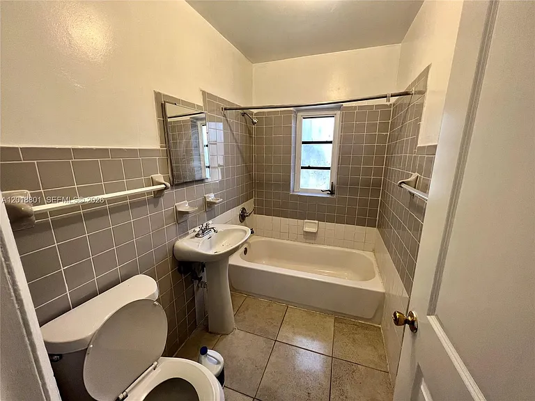 1801 NW 88th St — Photo 9