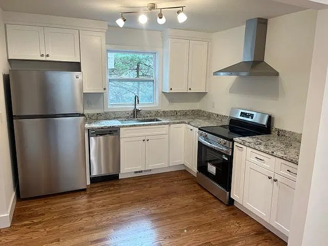 2 bed, 1.5 bath, $1,750 — Photo 2