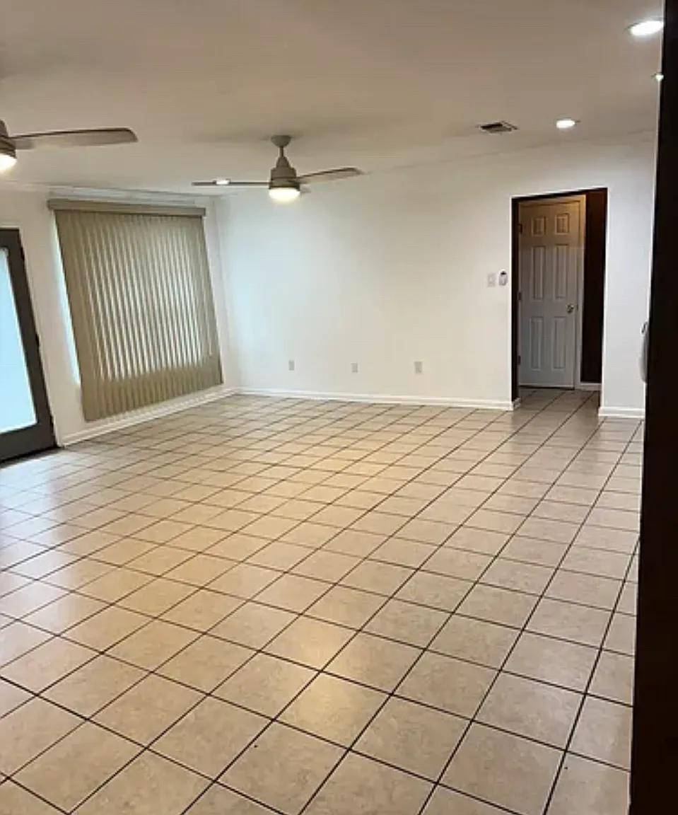 4 bed, 2800 sqft, $2,700 — Photo 4