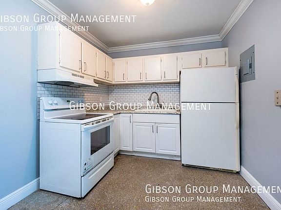 3rd image of 806 NE 16th Pl APT 6