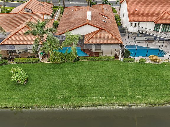 3rd image of 22595 Esplanada Cir W